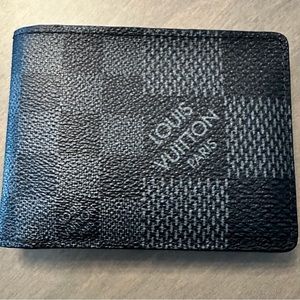 Authentic Men’s Louis Vuitton Multiple Wallet